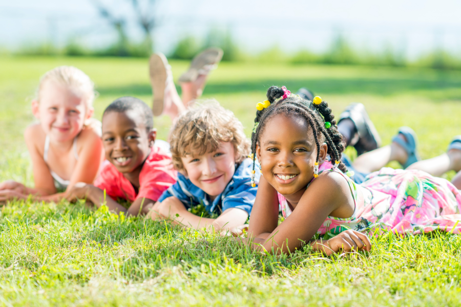 Web – Row of kids