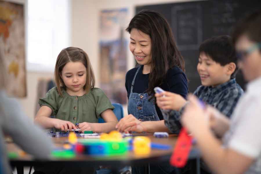 A teacher helps her students