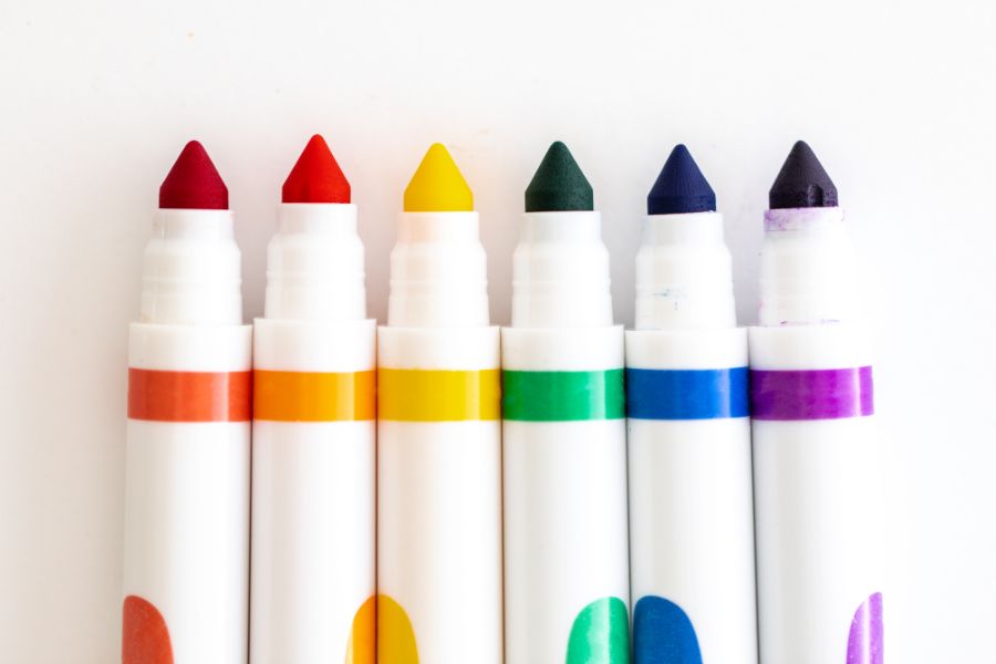 Depositphotos_20780753_L Colorful markers in a row