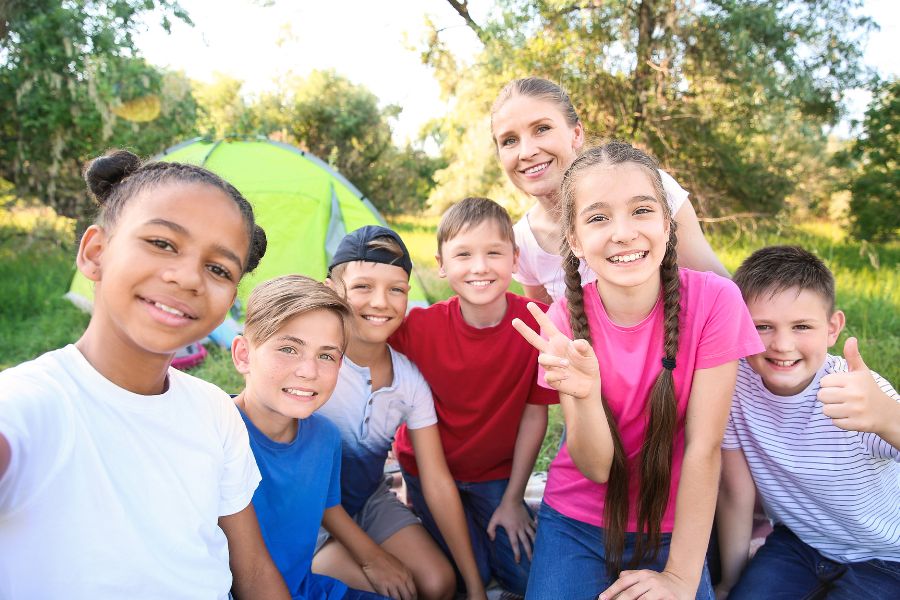 Summer Camp-900×600 Kids enjoying summer